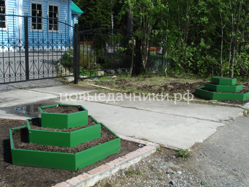 Клумба трехъярусная Альпийская горка
