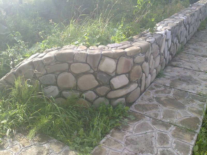 Подпорная стена из дикого камня