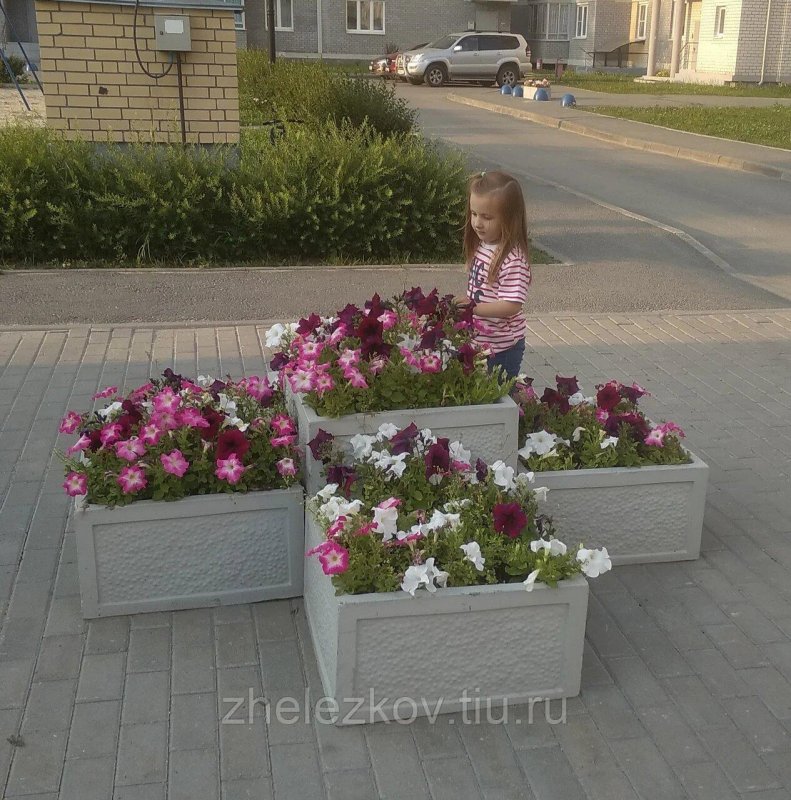 Цветочница бетонная «роза» 1200