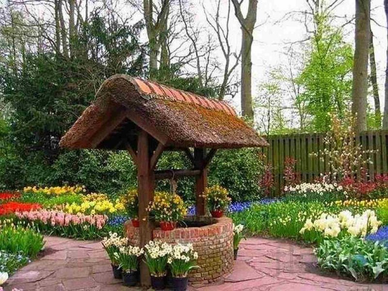 Декор колодца на даче