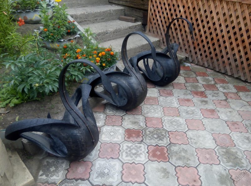 Лебедь из покрышки