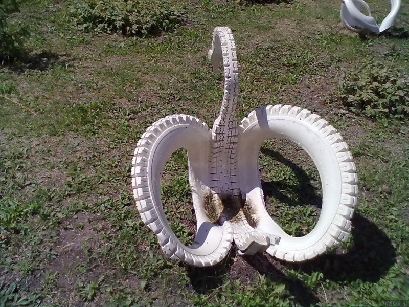 Лебедь из автомобильной шины