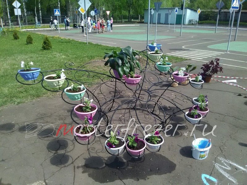 Цветочница бабочка из металла