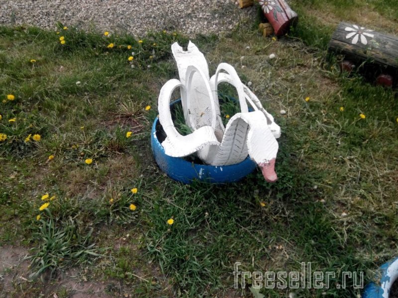 Клумба лебедь из покрышки