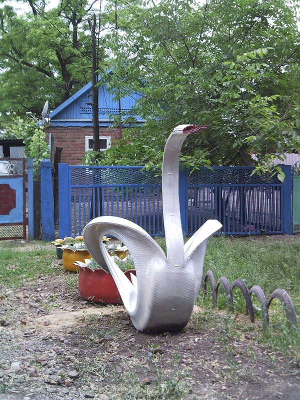 Лебедь из покрышки