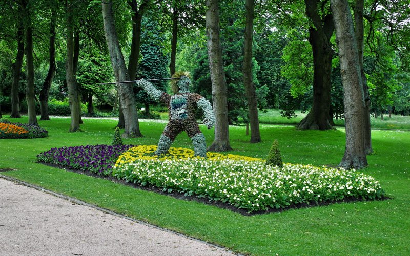 Клумбы в парке