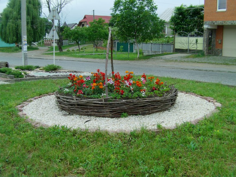 Клумба костер