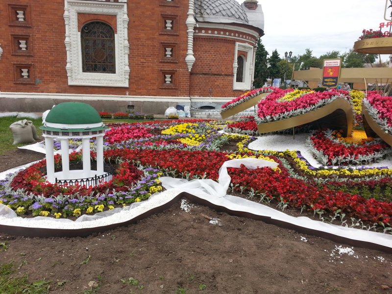 Советская площадь Коломна клумбы