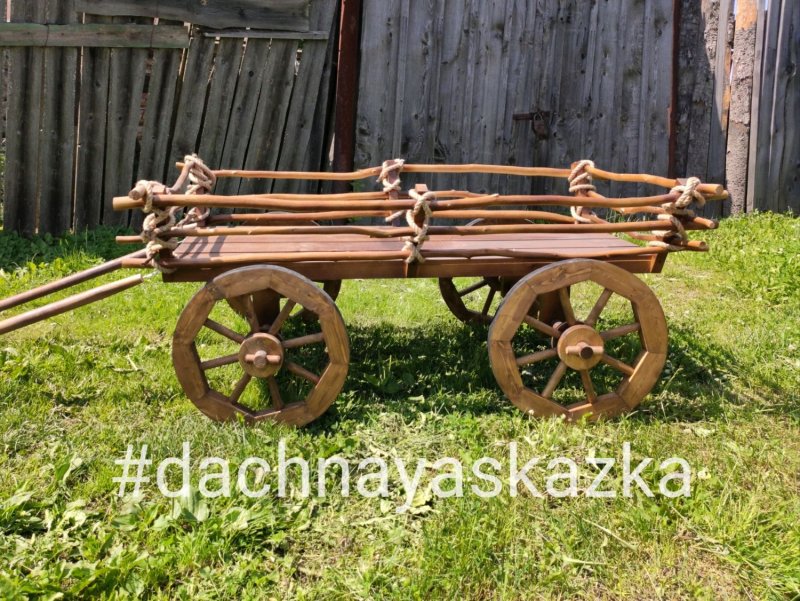 Декоративная тачка для сада