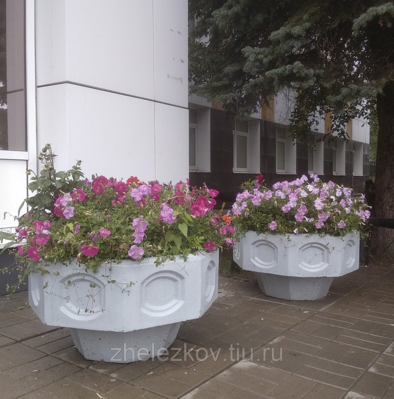 Вазон в002