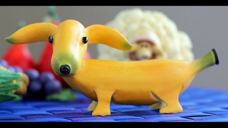 Собака из фруктов