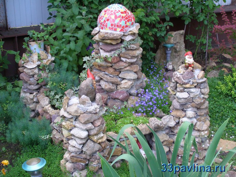 Фигуры из камней на даче (44 фото)