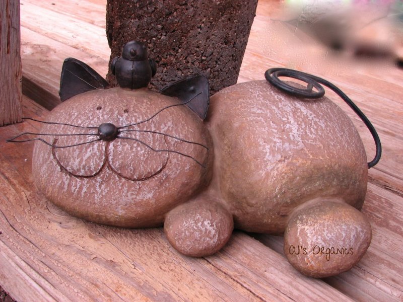 Фигурки из камней для сада