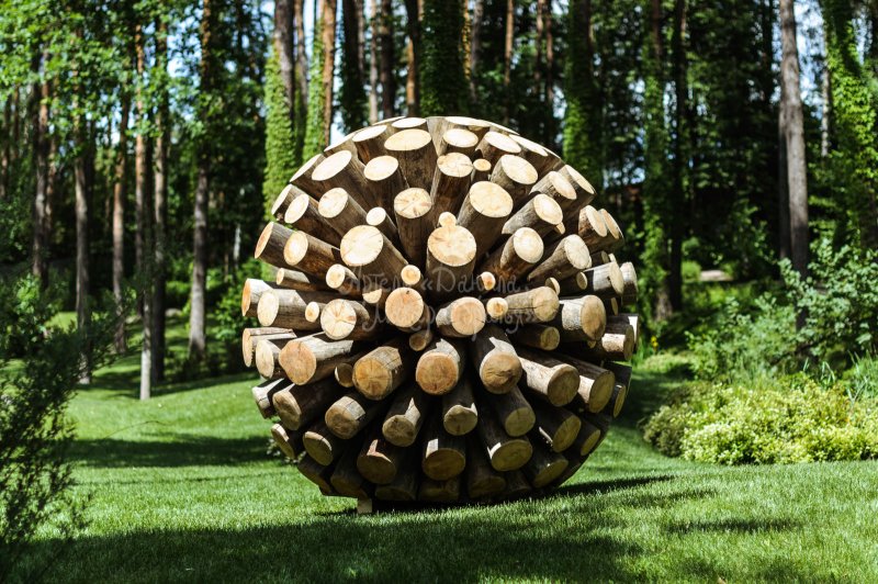 Фигуры из дров (40 фото)