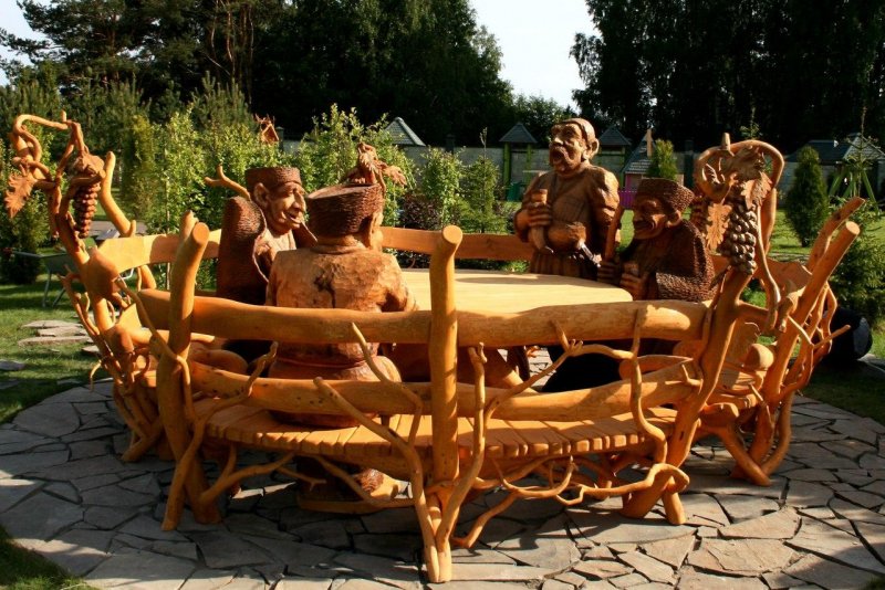 Скульптуры из бревна