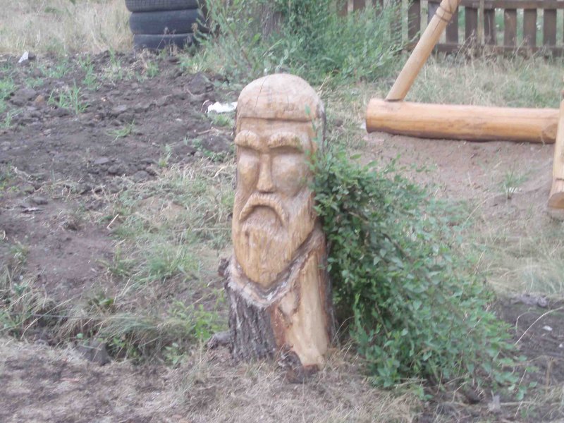 Фигурки из бревна дерева