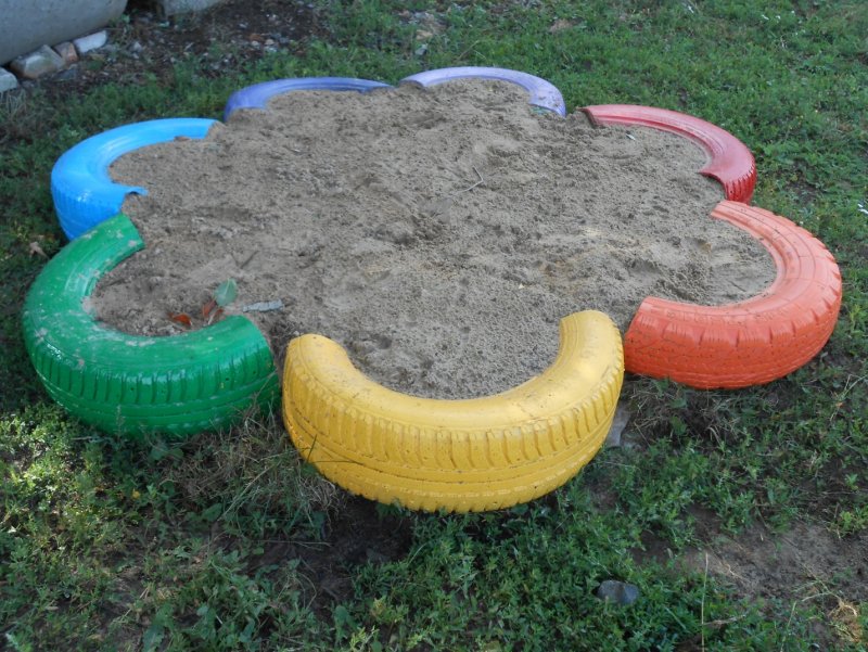 Альпийская горка из колесных шин