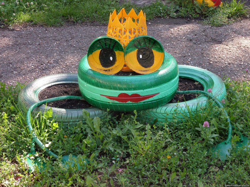 Цветник из колес