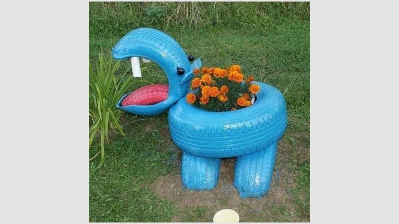 Клумба Кружка из покрышек