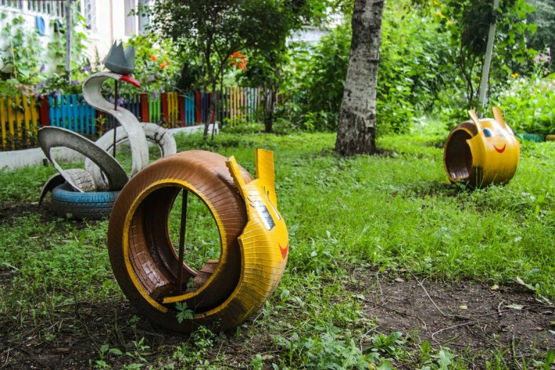Песочница на даче из шин