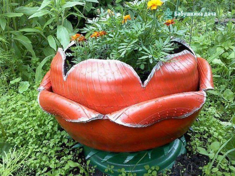 Альпийская горка из колесных шин