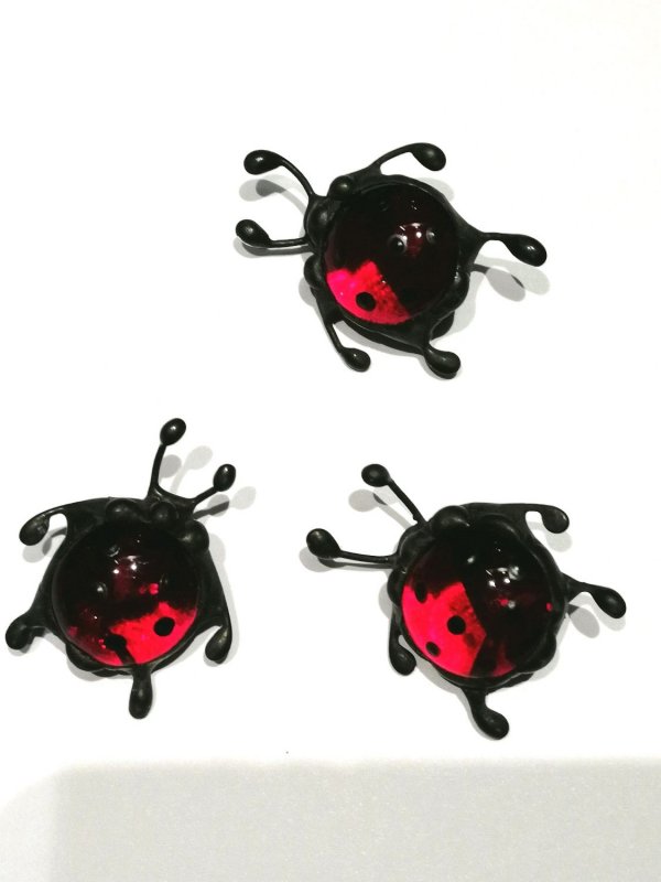 Божья коровка из резинок