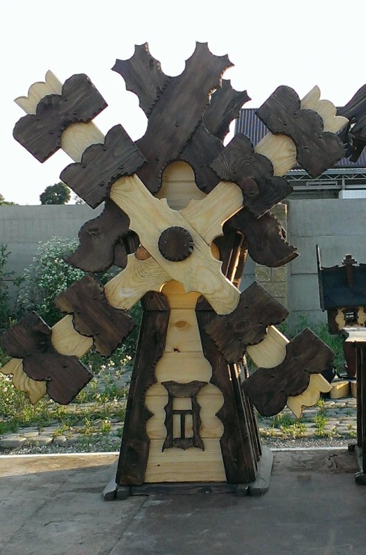 Мельница из камней для сада