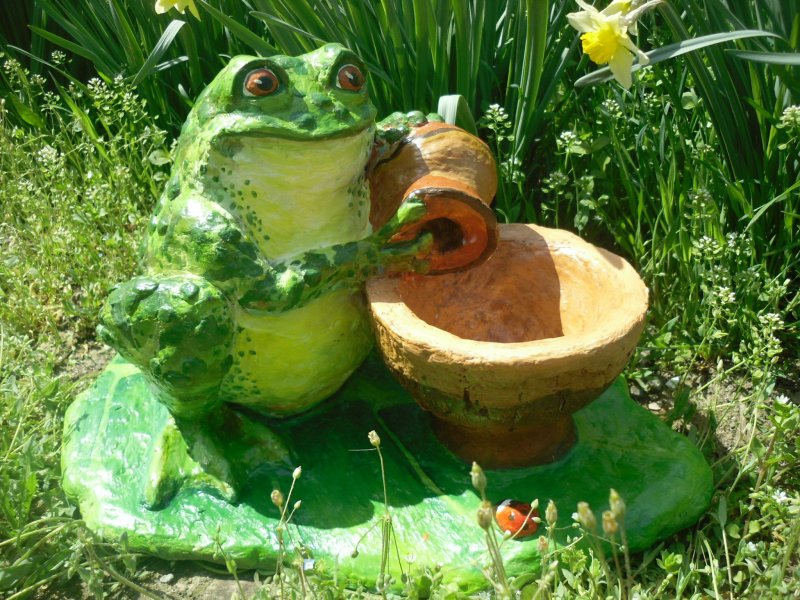 Фигуры из бетона для сада Лягушонок