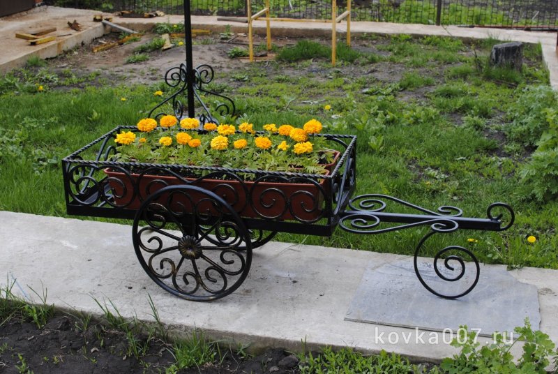 Цветники из металла