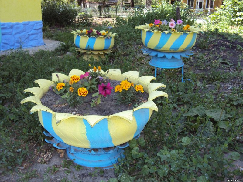 Клумба из покрышки с диском