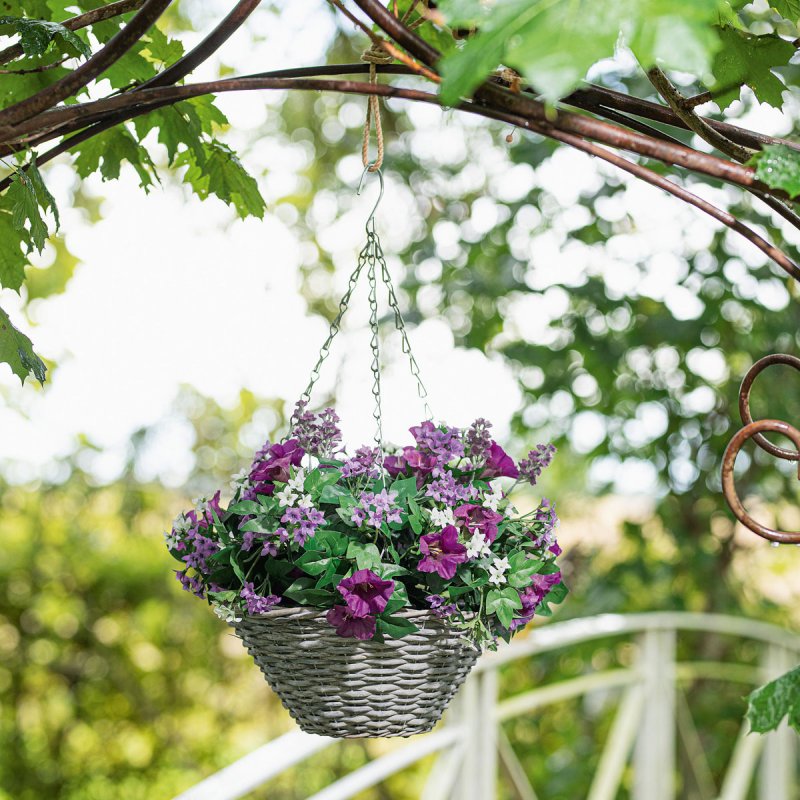 Петуния в подвесных корзинах