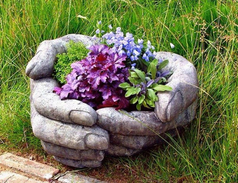 Каменная клумба