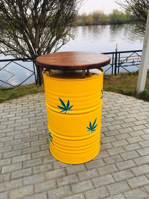 Столы из металлических бочек