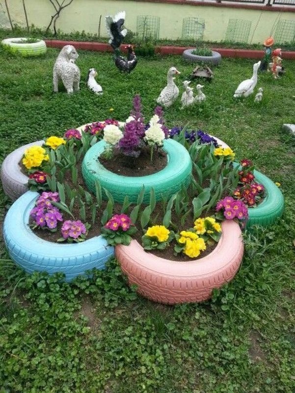 Клумбы из колесных шин для сада