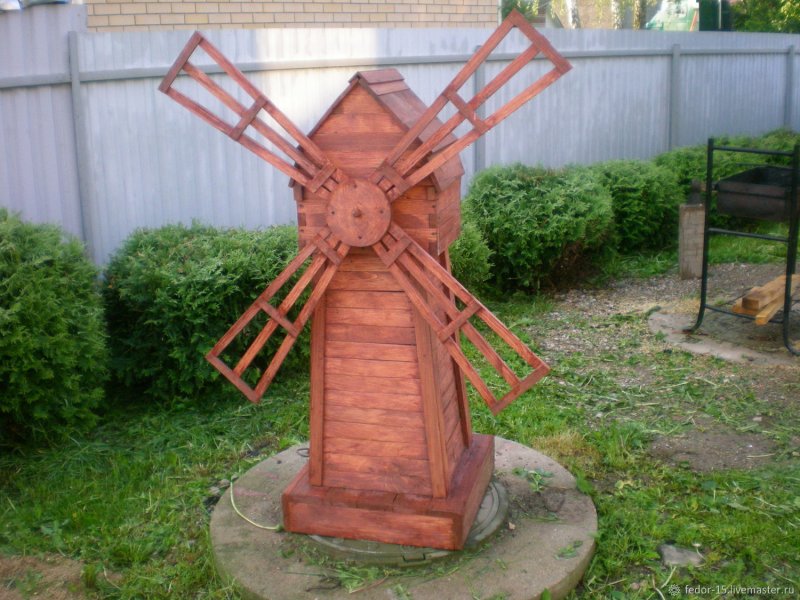 Скульптура мельница