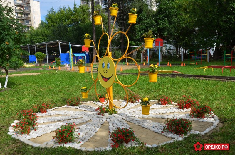 Клумбы в детском саду