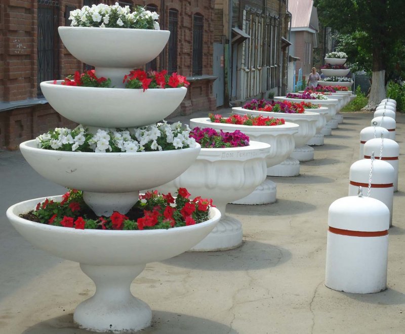 Уличные вазоны