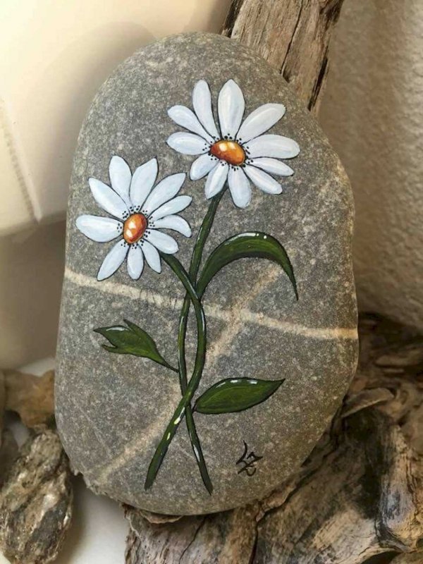 Расписанные камни для сада
