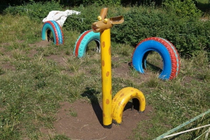 Павлин из покрышек