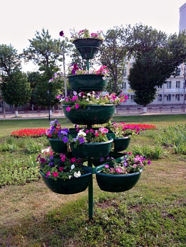 Ярусная клумба для цветов