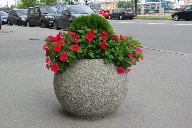 Вазон в форме шара