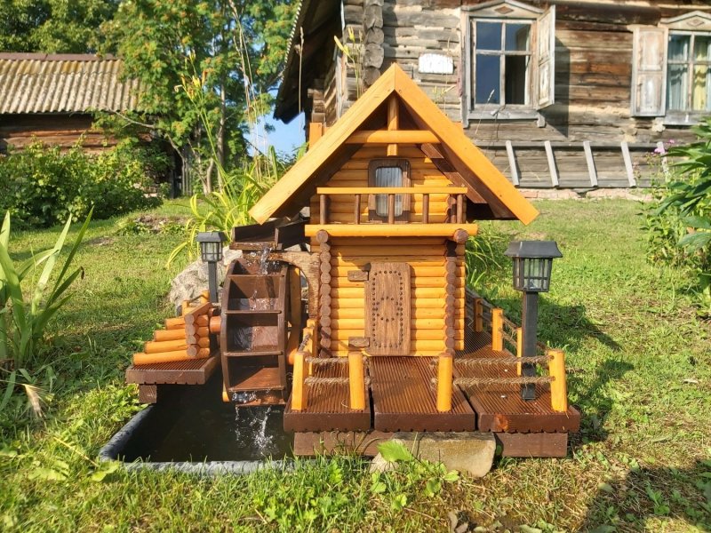 Водяная мельница на даче