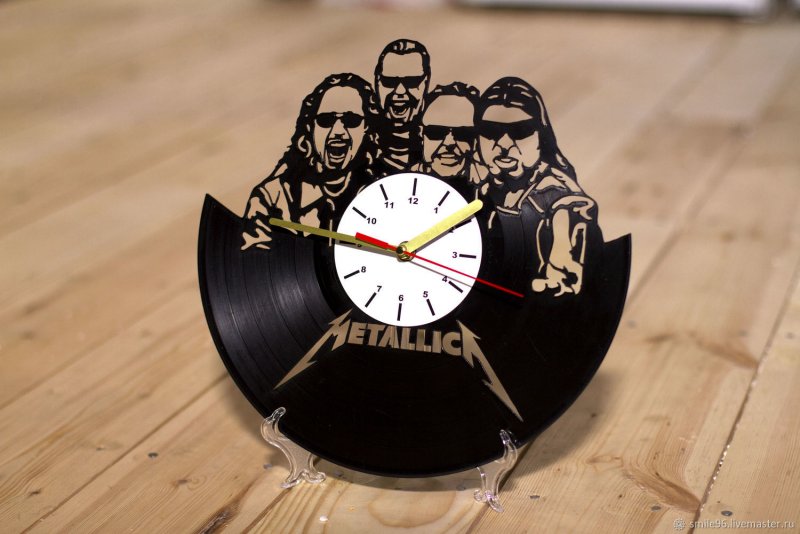 Часы из виниловых пластинок Metallica