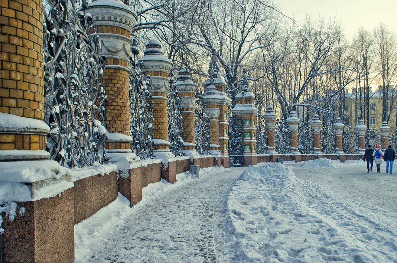 Заснеженный сад в Англии