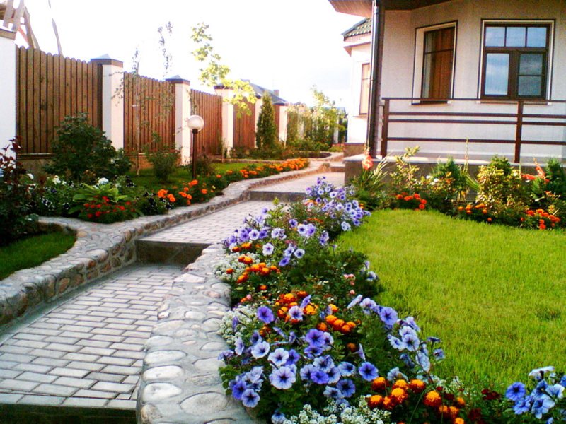 Тропинки в палисаднике