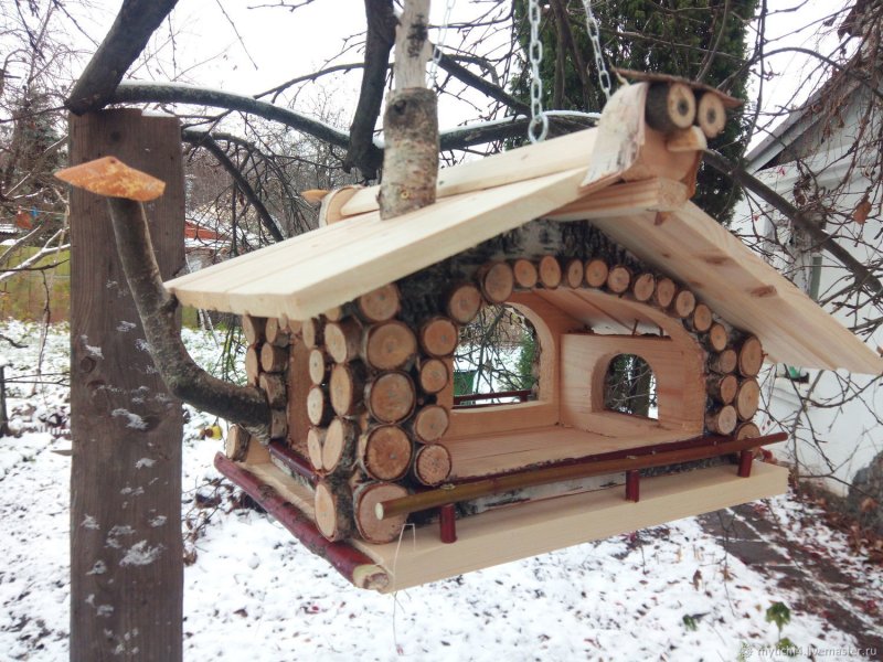 Резная кормушка для птиц