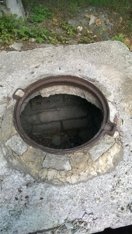 Канализационный люк в частном доме