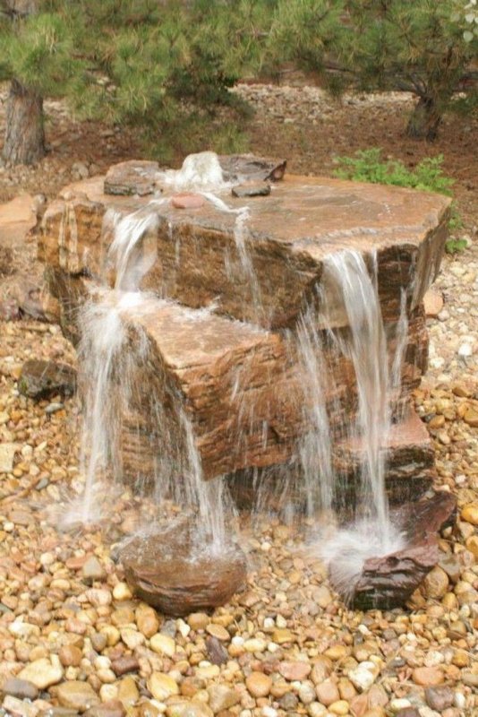 Водопад из камней