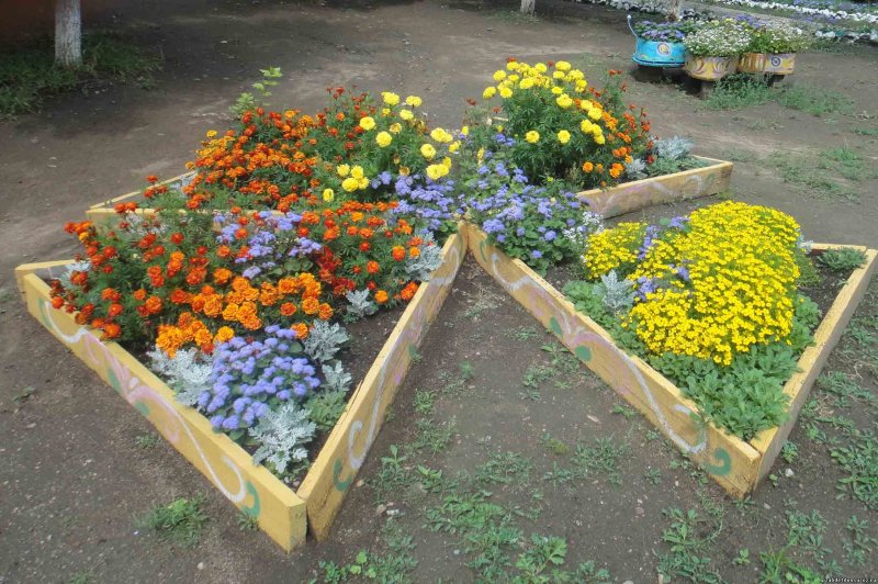 Клумбы из кирпича