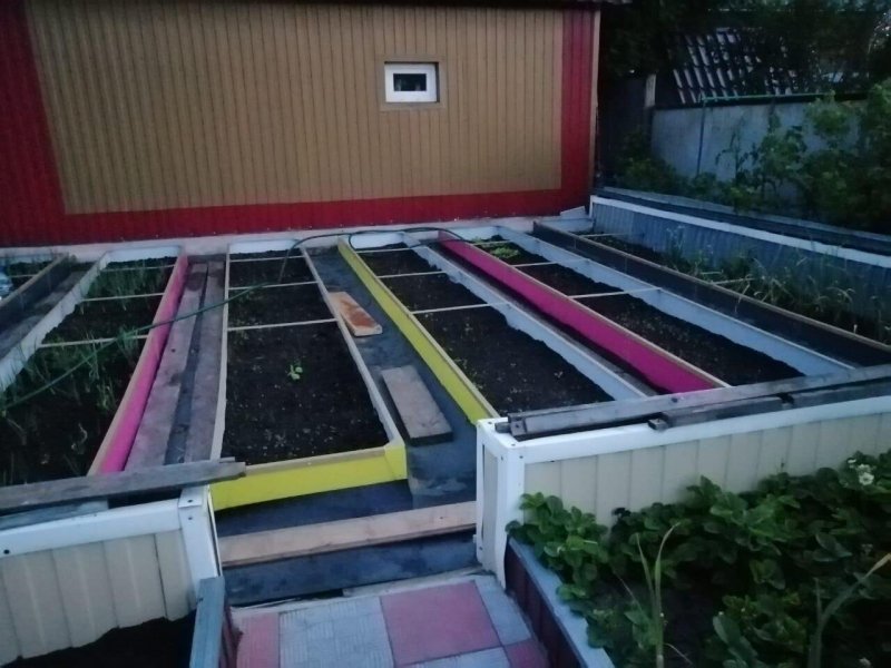 Ограждение для грядок из кирпича